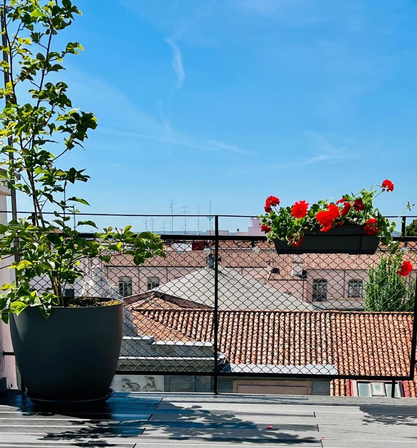 Urbansea Atocha 113 Hotel Мадрид Екстериор снимка