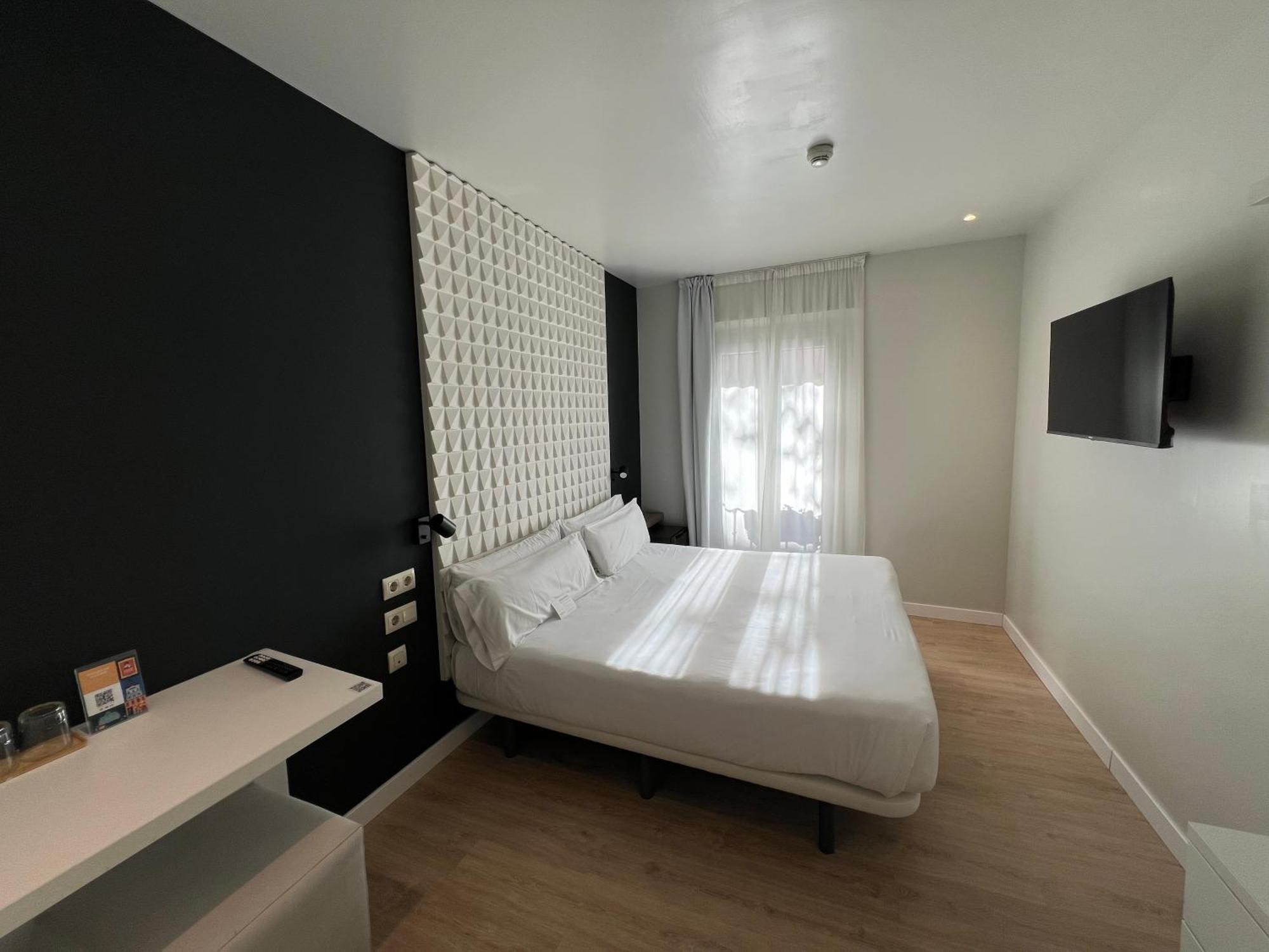 Urbansea Atocha 113 Hotel Мадрид Екстериор снимка