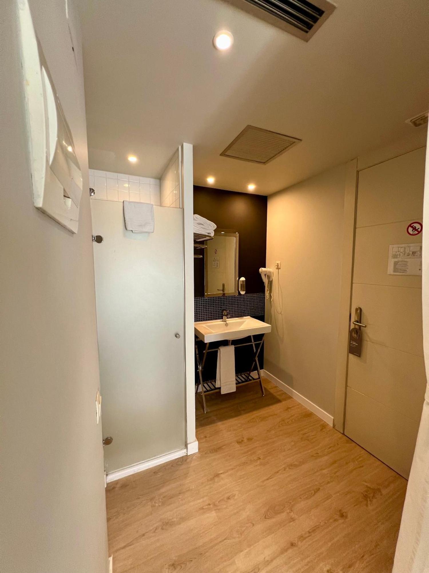 Urbansea Atocha 113 Hotel Мадрид Екстериор снимка