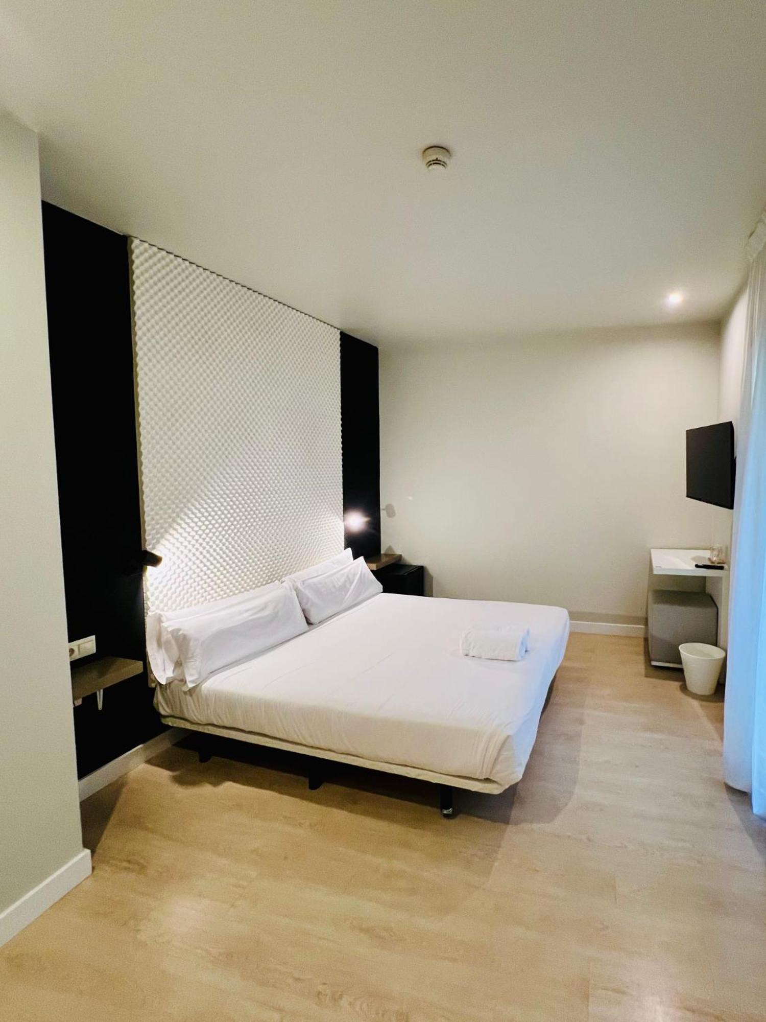 Urbansea Atocha 113 Hotel Мадрид Екстериор снимка