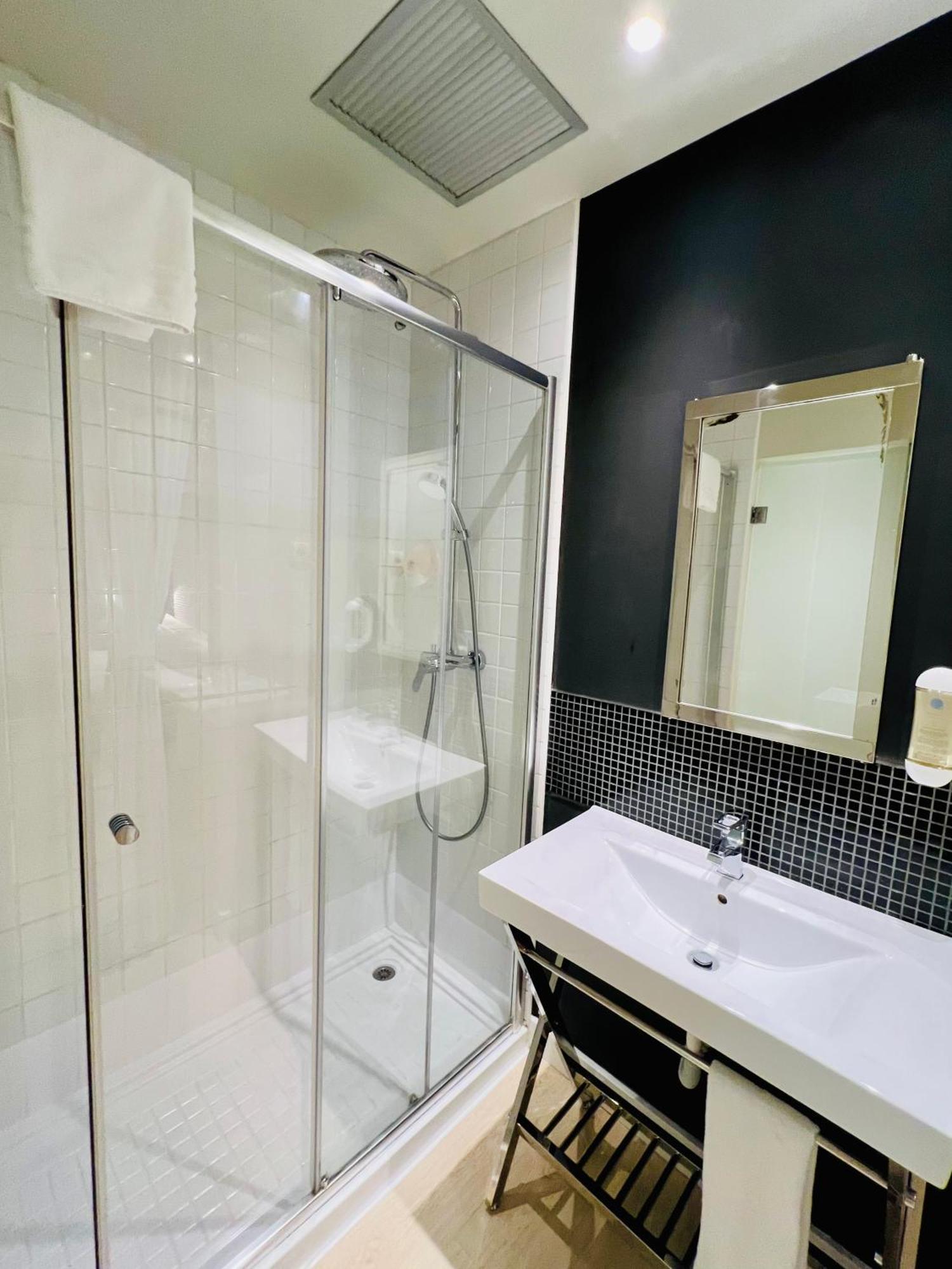 Urbansea Atocha 113 Hotel Мадрид Екстериор снимка