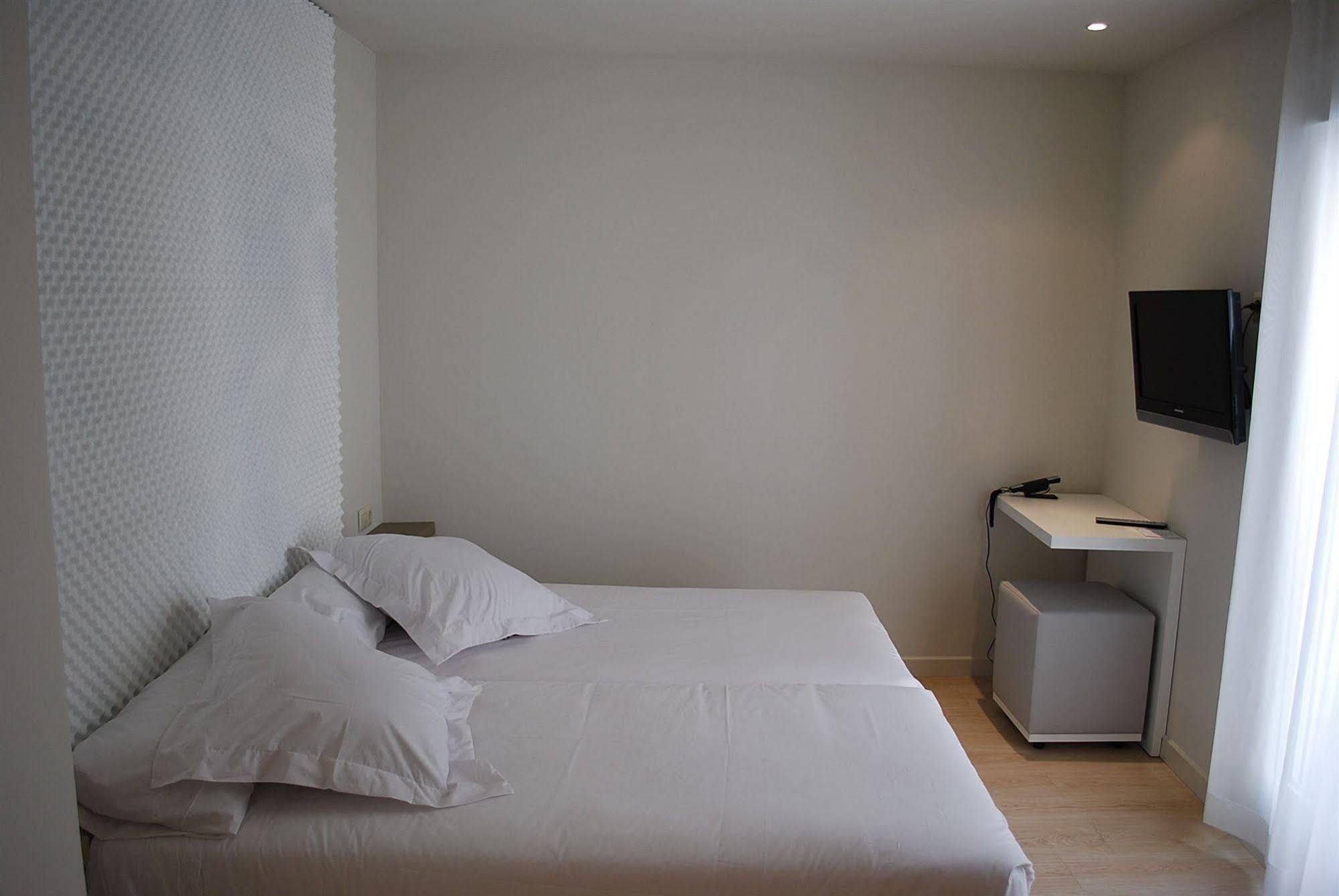 Urbansea Atocha 113 Hotel Мадрид Екстериор снимка